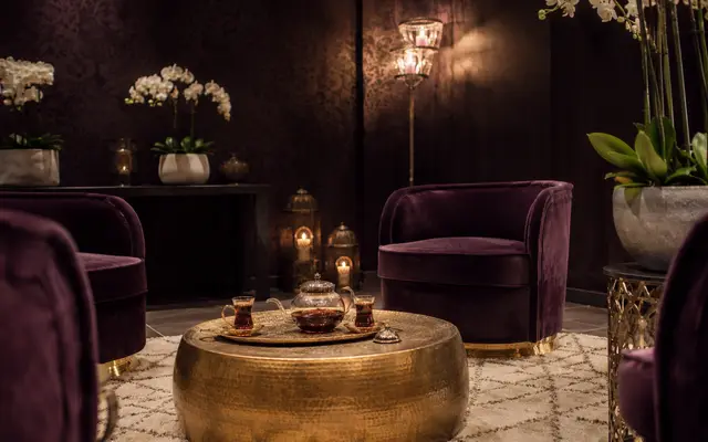 Kadife koltuklu, çay masalı bekleme salonu — Bağcılar, Masaj Salonun